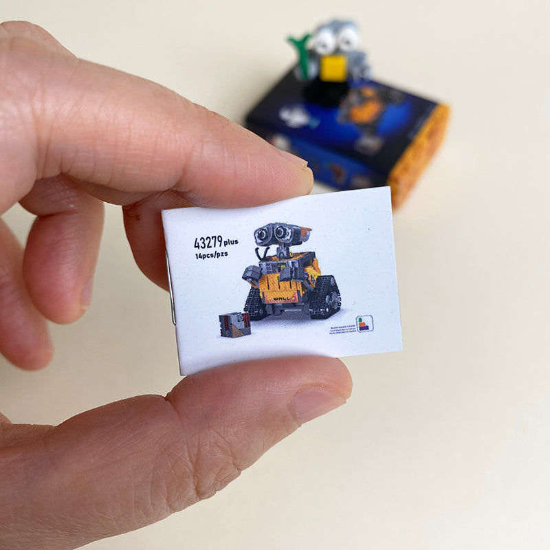 Миниатюрный робот Wall-E из конструктора, ручной работы, в комплекте коробка и инструкция. 