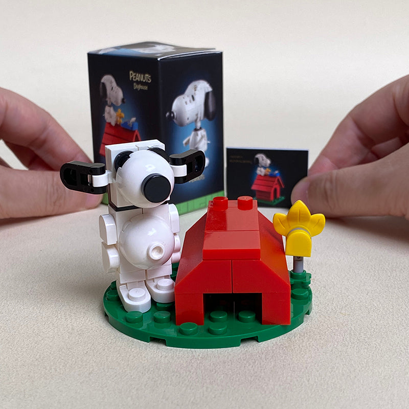 Miniature Snoopy Doghouse Woodstock Collection come with Manual and Box